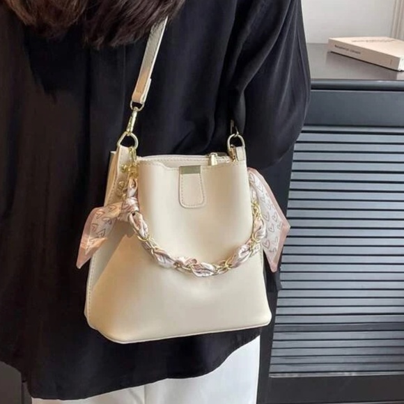 Luxe Vegan Leather Chain Detail Crossbody Bag - Picture 3 of 6